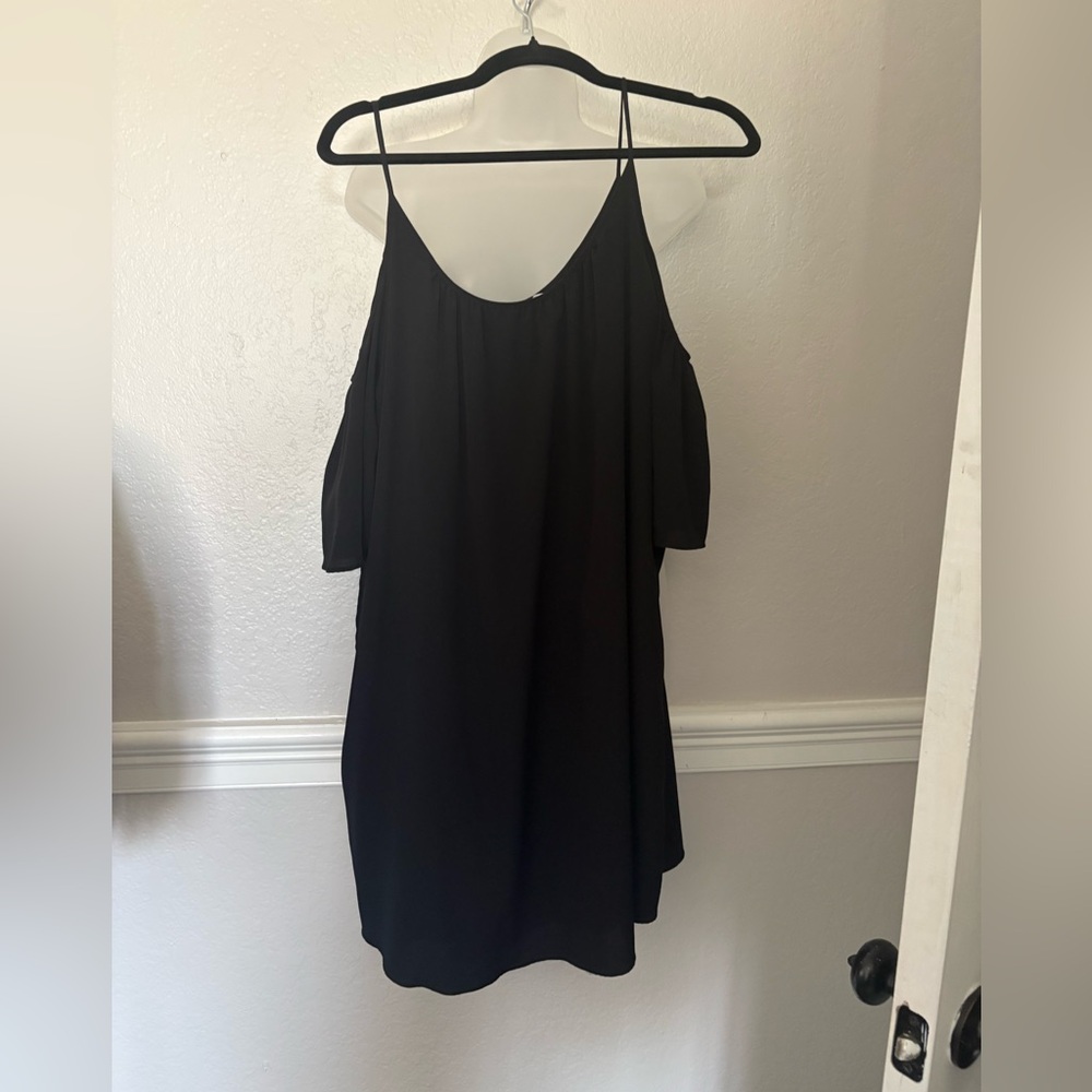 Cold-Shoulder Dress in Black - Picture 2 of 4